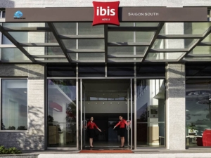 First impressions and check in experience at Ibis District 7 in Saigon South