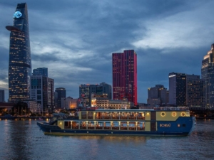 Elisa floating restaurant and the sense of stability within the flowing rhythm of dinner Ho Chi Minh City
