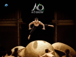 Everyday southern life gently expressed through motion and silence on the ao show Ho Chi Minh stage