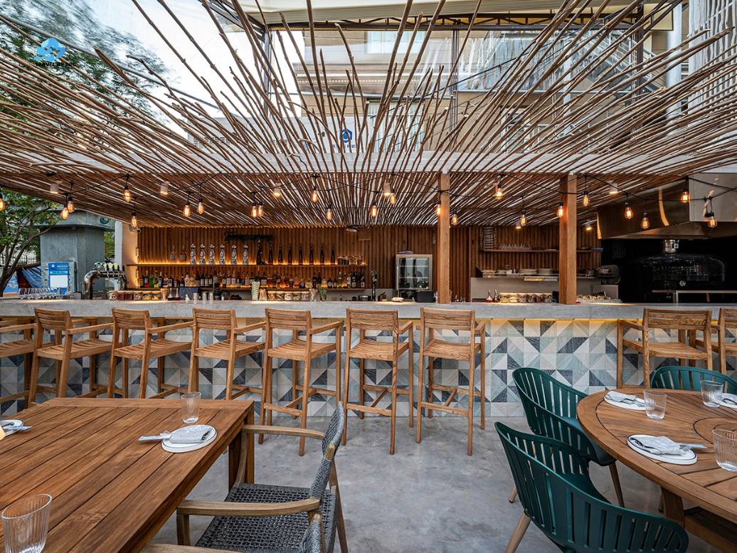 An evening at the best seafood restaurant in Ho Chi Minh City Nhà Hàng Hải Sản Ngọc Sương Nguyễn Siêu and classic Saigon seafood culture