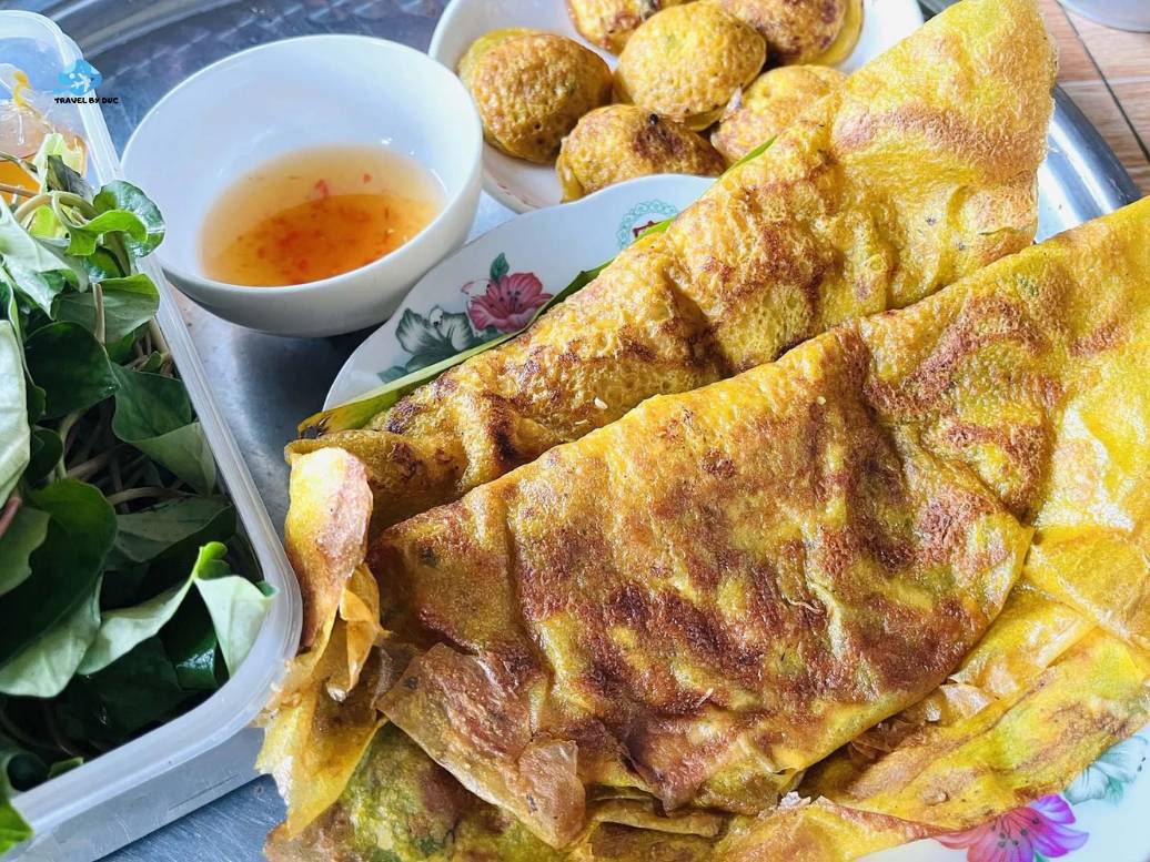 Best banh xeo in Saigon and the sound of sizzling street pans Quán Bánh Xèo Miền Tây 139 and bold countryside flavors