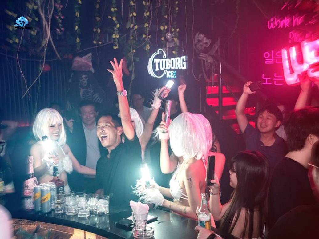 Why travelers love exploring bars in Thao Dien after sunset Slash Saigon and the bold youthful energy that defines Thao Dien nightlife