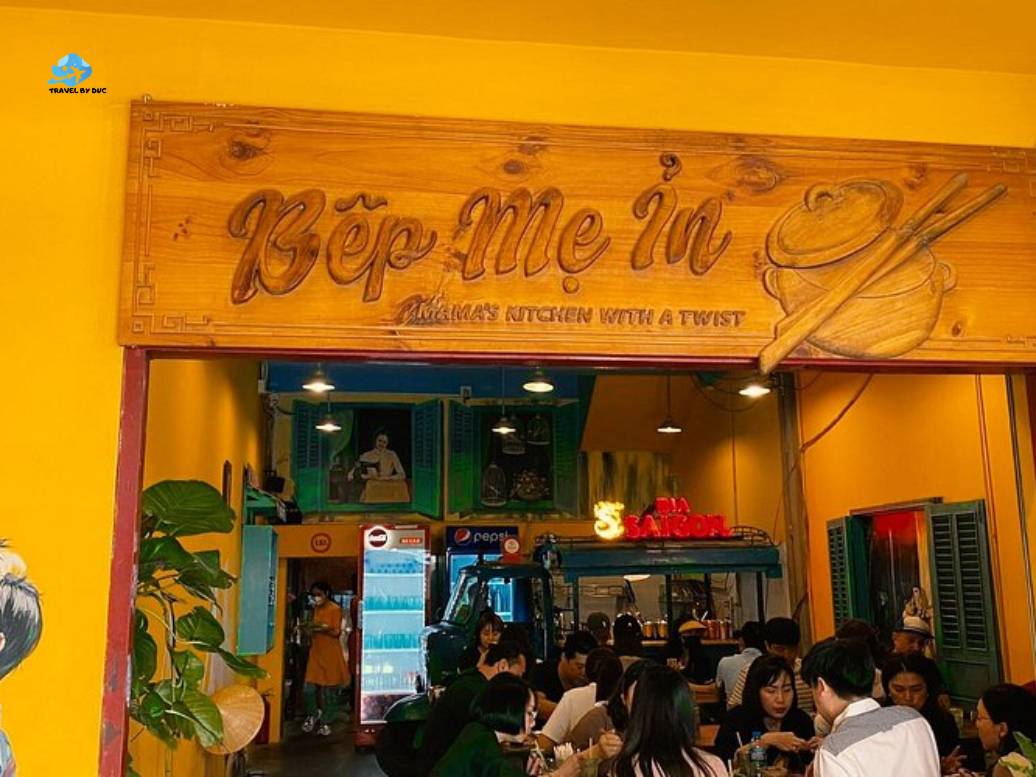 Best banh xeo in Saigon and the sound of sizzling street pans Bếp Mẹ Ỉn Lê Thánh Tôn and nostalgic Vietnamese home cooking