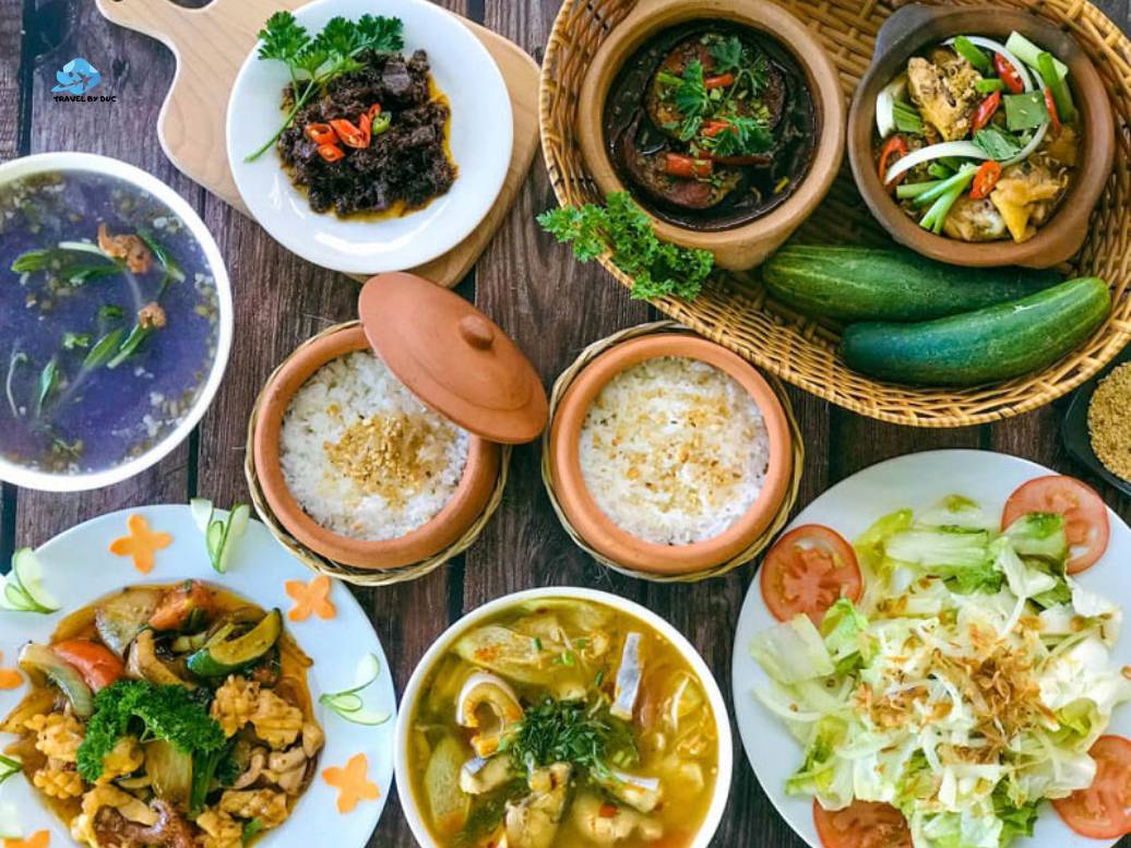 Com nieu Saigon restaurant and the nostalgic taste of Vietnamese home kitchens Cơm niêu Hoa Sữa and the gentle nostalgia of Vietnamese dining culture