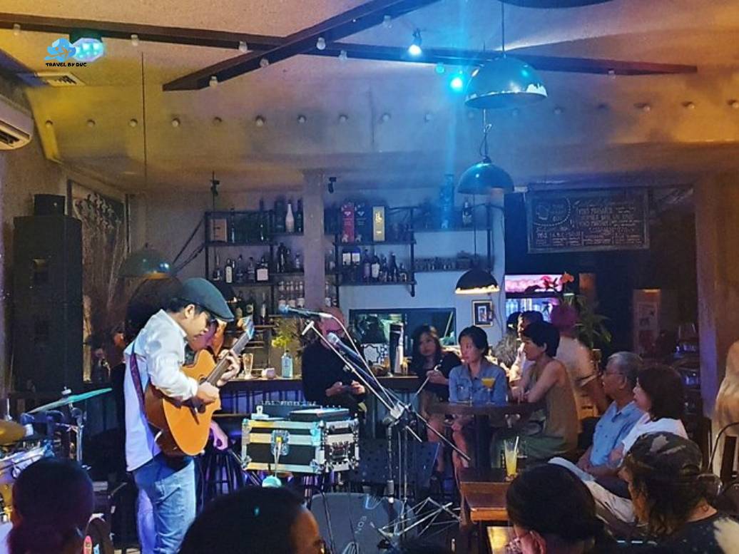 Acoustic bar HCMC beyond expectations and intimate experiences Beginning the night with nostalgic melodies at yoko cafe and acoustic bar lullaby while discovering the gentle side of acoustic bar HCMC