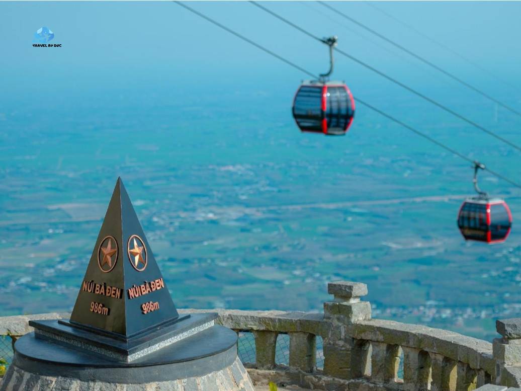Watching the clouds from the Ba Den mountain cable car Helpful things I learned before riding the Ba Den mountain cable car for the first time