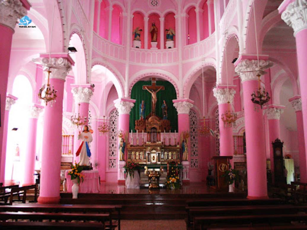 Discovering the unique beauty of Tan Dinh church Discovering the unique beauty of Tan Dinh church