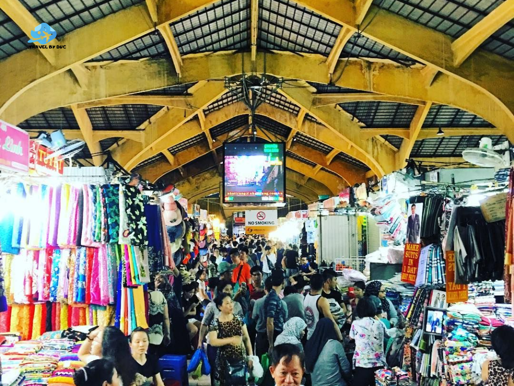 What cheap clothes Ho Chi Minh are worth buying for travelers Best Vietnamese clothing styles I enjoyed looking for while shopping in Ho Chi Minh City