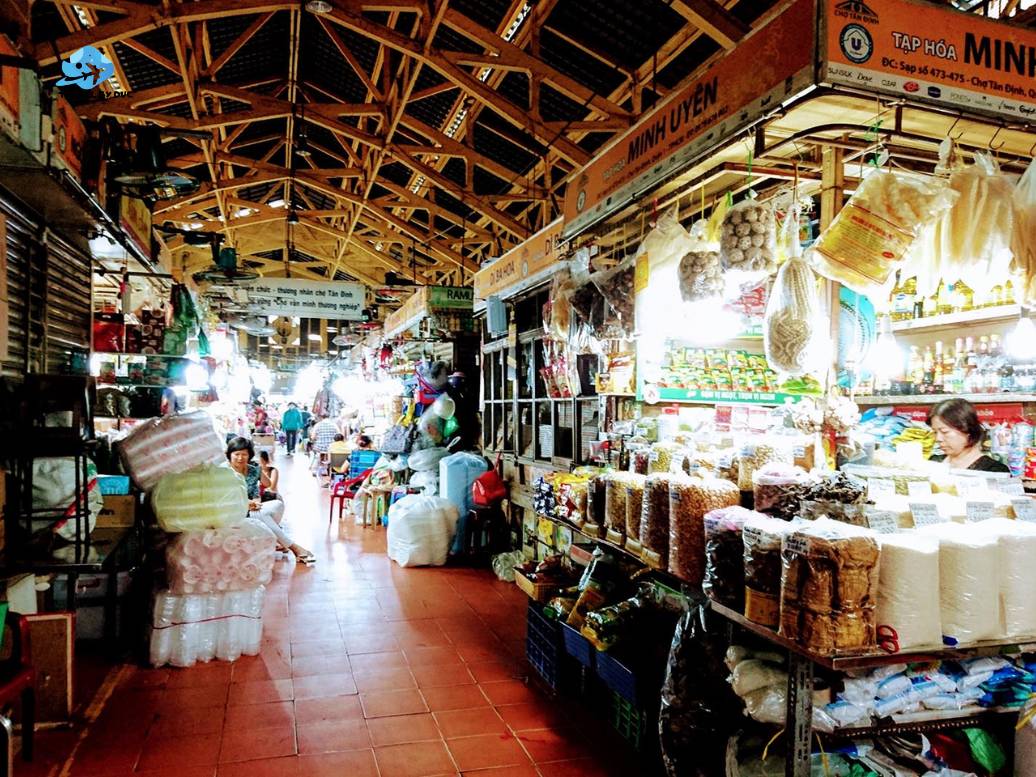 What to buy during cheap shopping in Ho Chi Minh Small souvenirs I enjoyed buying because they were easy to pack and carry home