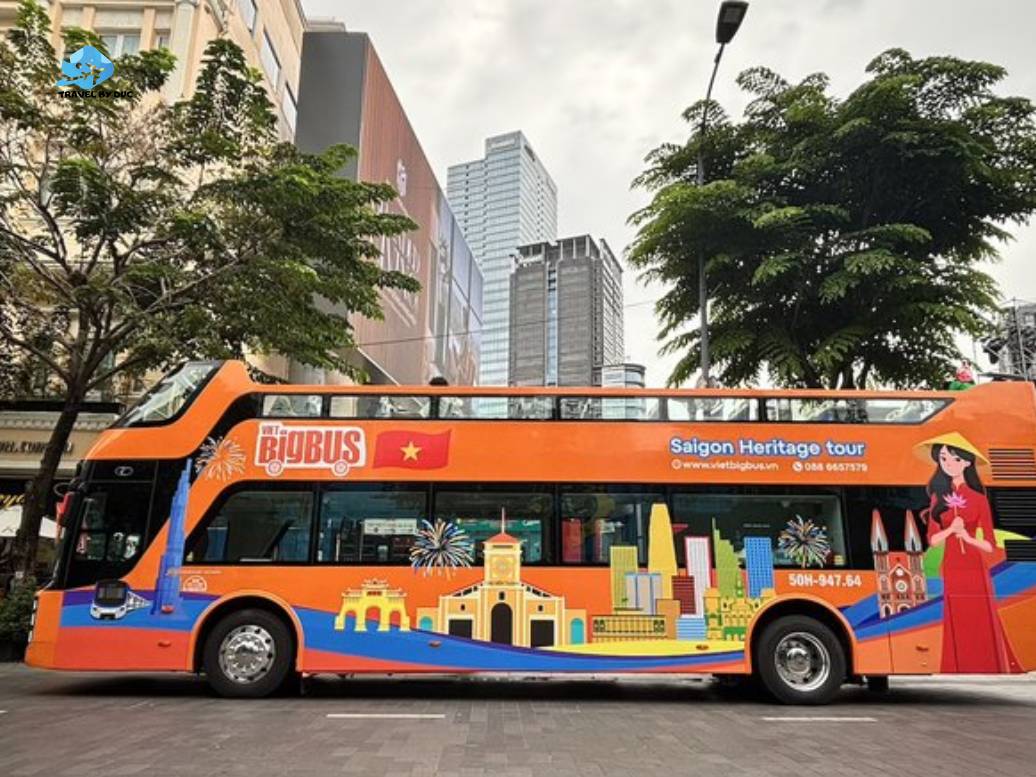 How to enjoy city sightseeing Saigon in hot and rainy weather What should you wear to stay comfortable during city sightseeing in Saigon?